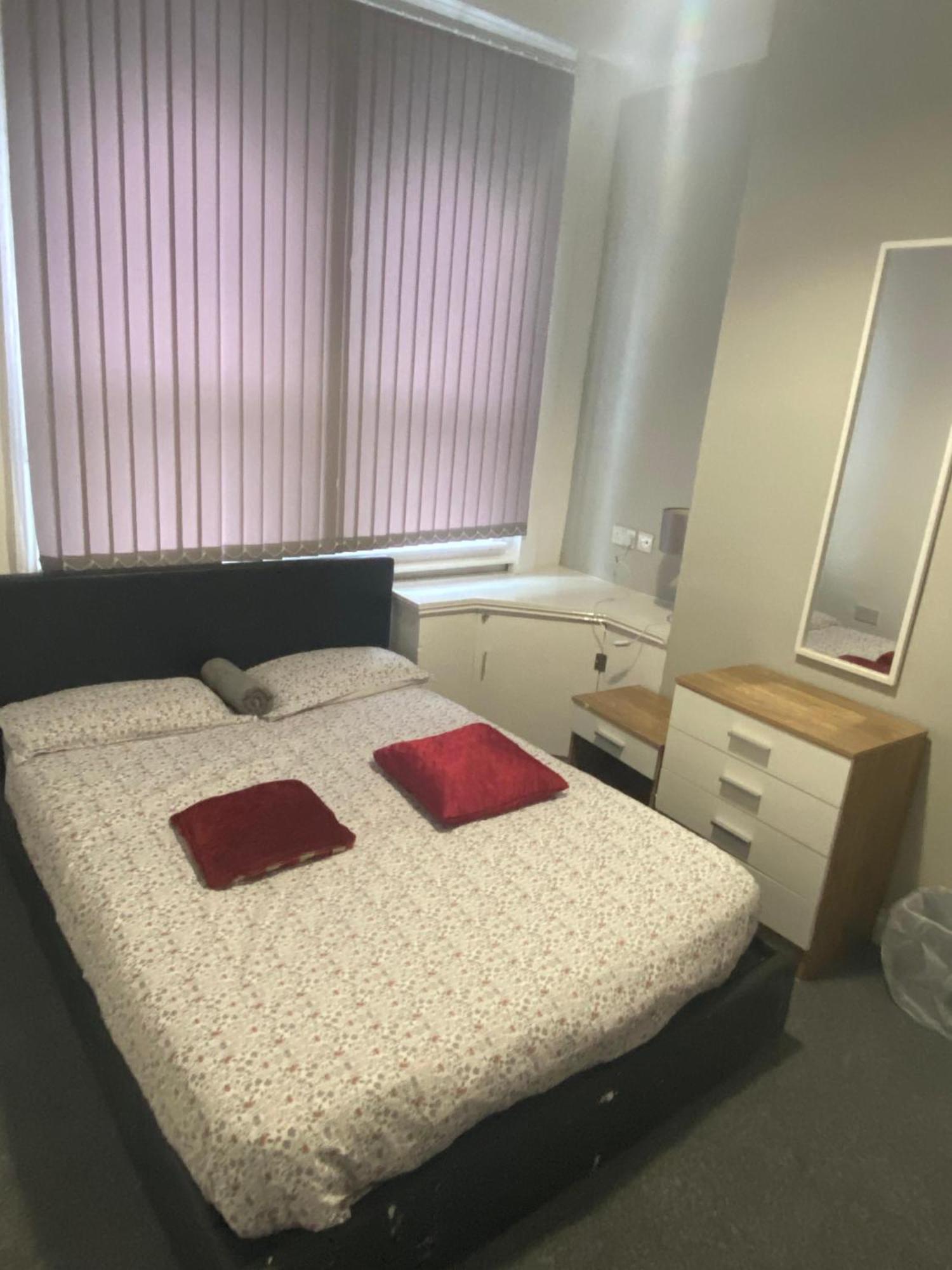 Happy Homes Stoke-on-Trent المظهر الخارجي الصورة